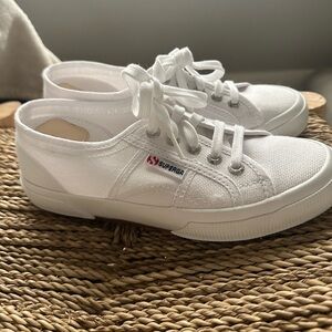 Women’s size 6.5 Superga 2750 COTU Classic sneaker in White